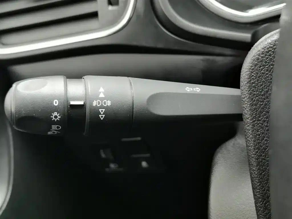 Citroën C3-XR 2015 1.6L Manual Pioneer Edition — миниатюра 21