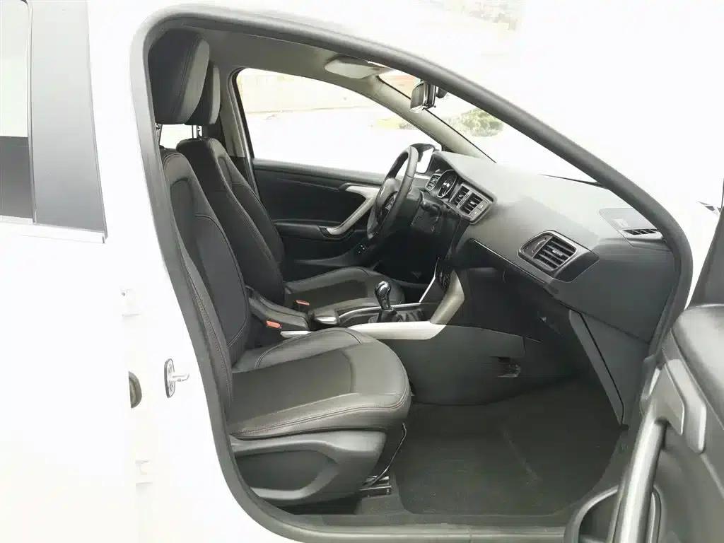 Citroën C3-XR 2015 1.6L Manual Pioneer Edition — миниатюра 23