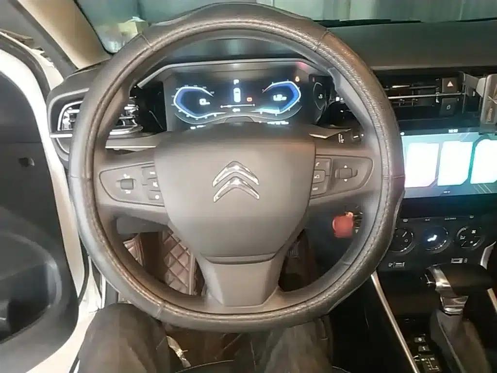 Citroën C3-XR 2021 190THP DCT Premium Edition — миниатюра 11