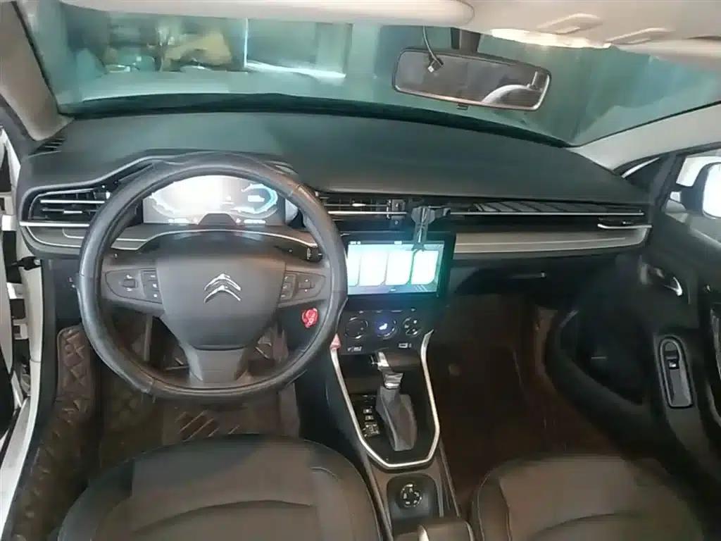 Citroën C3-XR 2021 190THP DCT Premium Edition — миниатюра 10