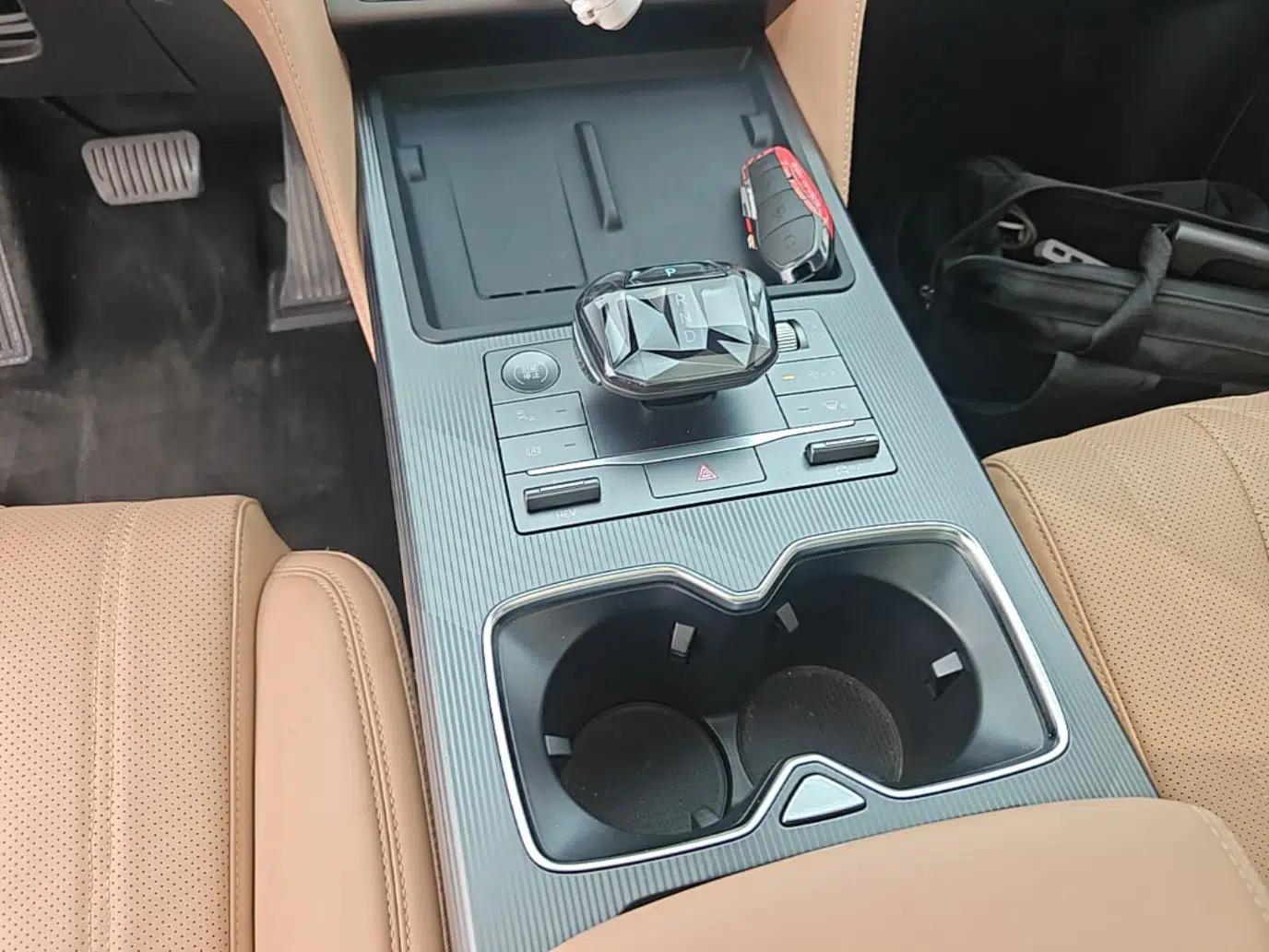 BYD Song L DM-i 2024 112 km Beyond Edition — миниатюра 17