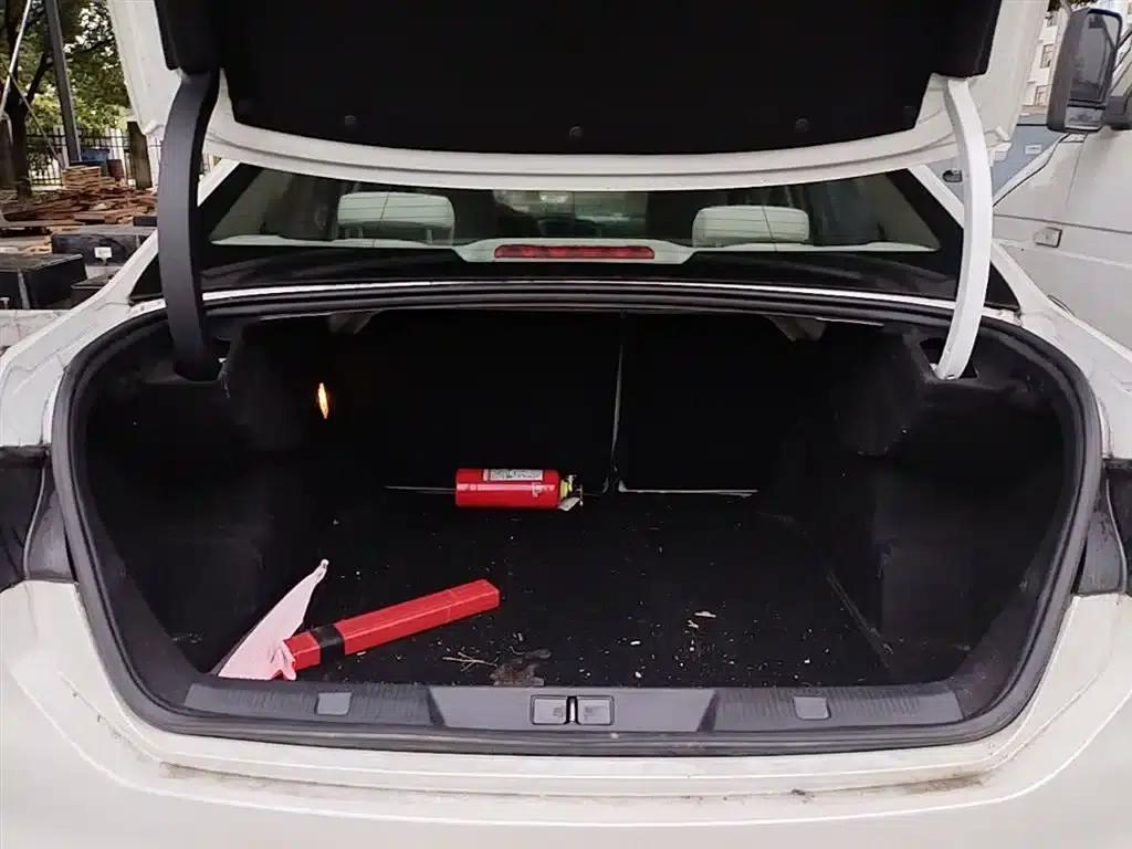 Citroën C4L 2015 1.8L Automatic Leading Edition — миниатюра 19