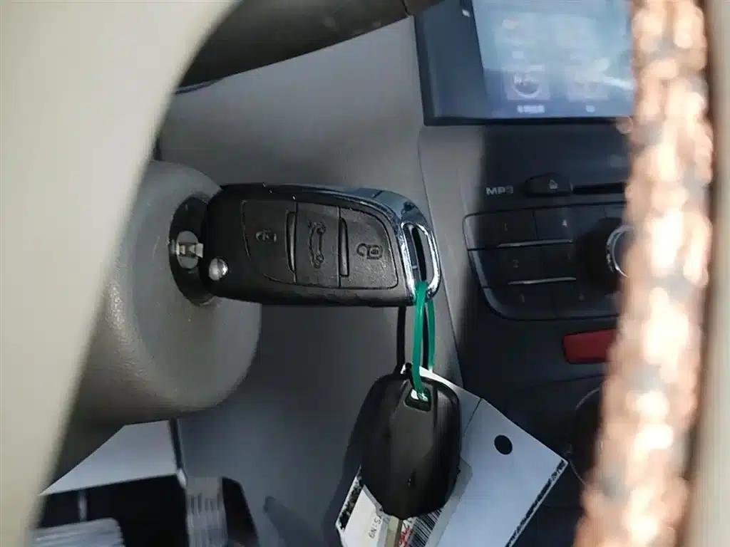 Citroën C4L 2015 1.8L Automatic Leading Edition — миниатюра 9