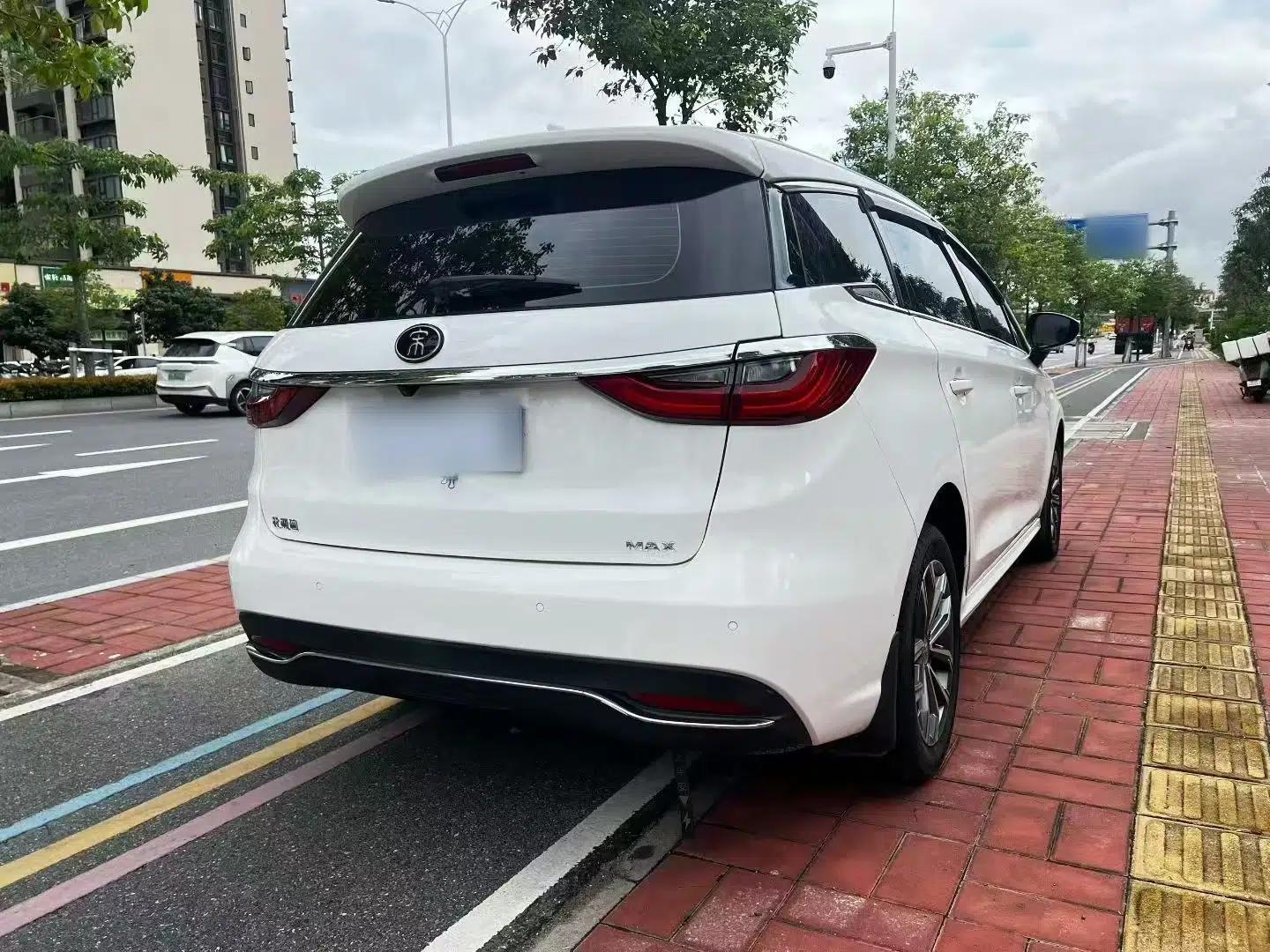 BYD Song MAX 2019 1.5T Automatic Smart Connect Ruiyi Sunroof Model 7 Seats China VI Standard — миниатюра 6