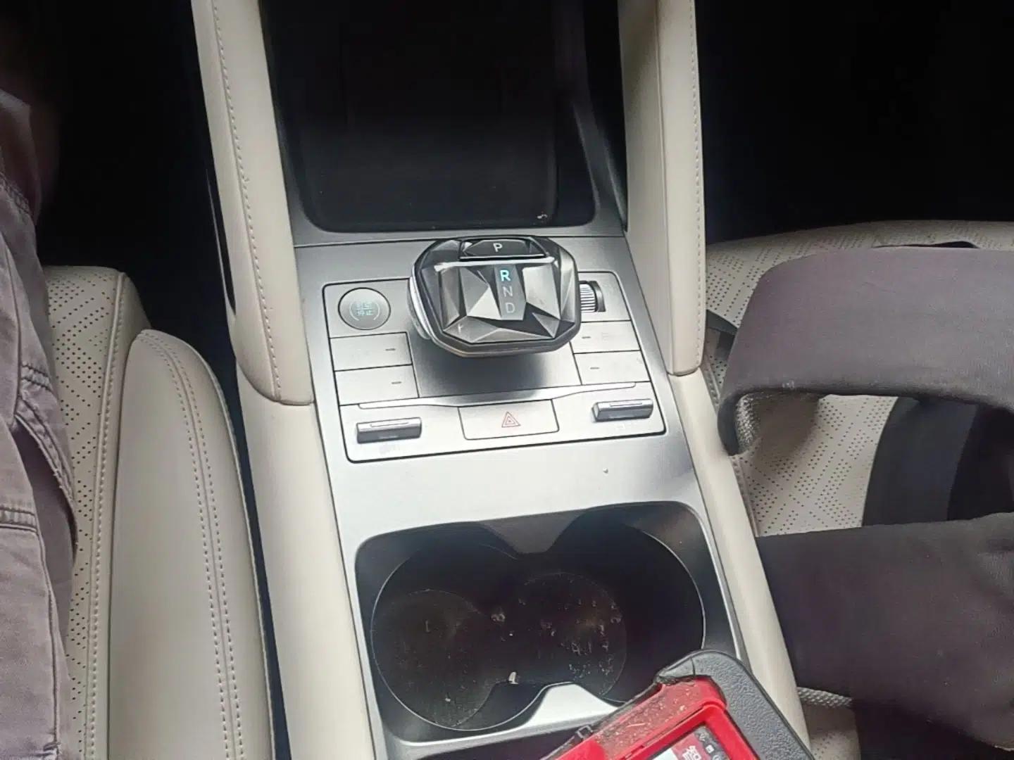 BYD Yuan UP 2024 401KM Leading Edition — миниатюра 17