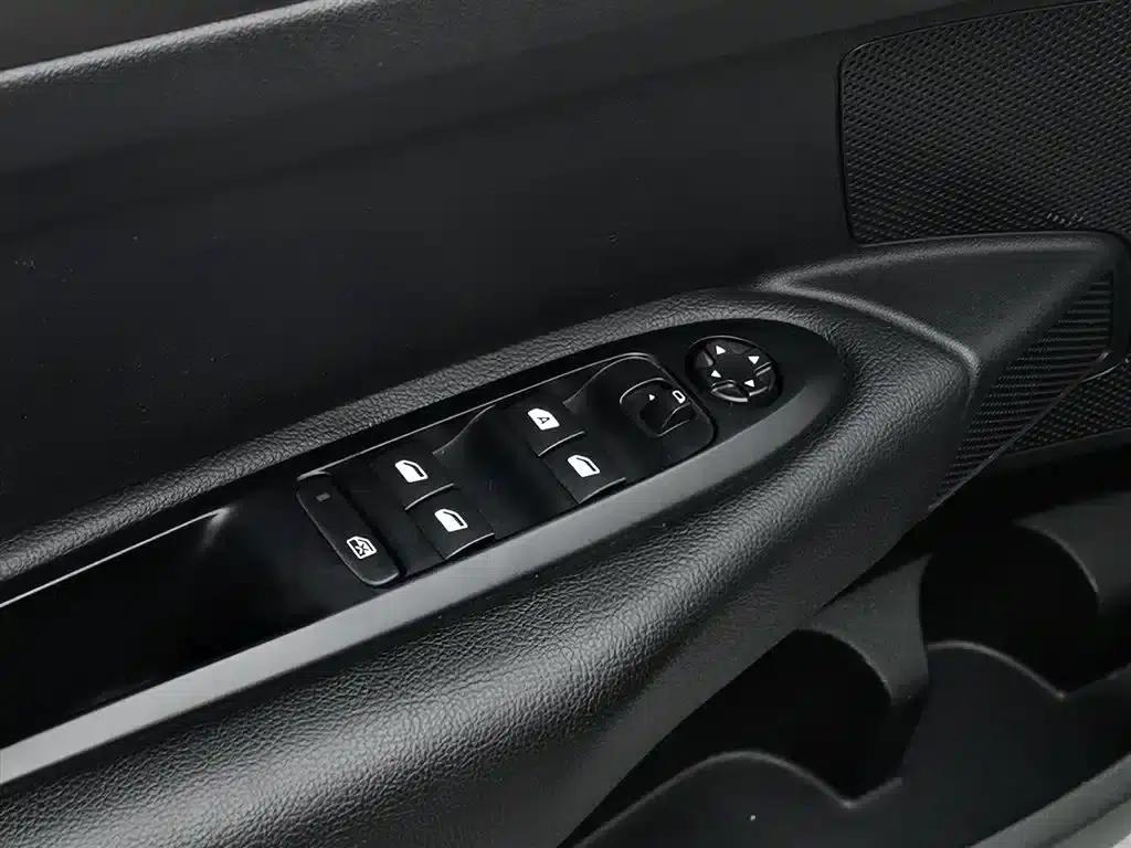 Citroën C4 2016 1.6L Manual Deluxe — миниатюра 9