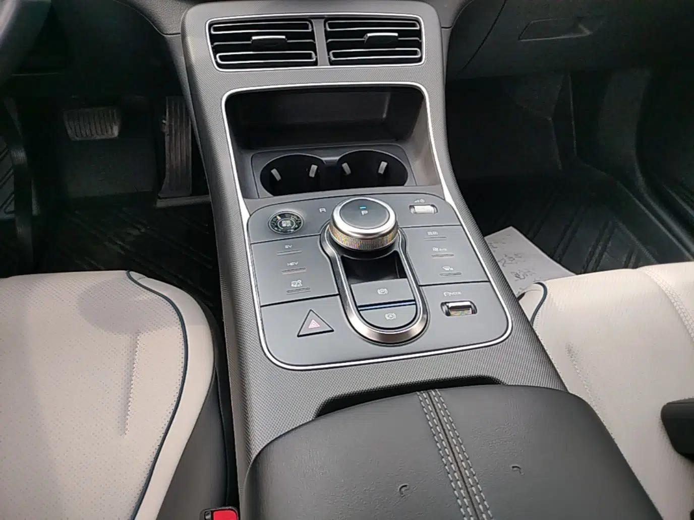 BYD Destroyer 05 2024 HONOR Edition DM-i 55KM Luxury Model — миниатюра 17
