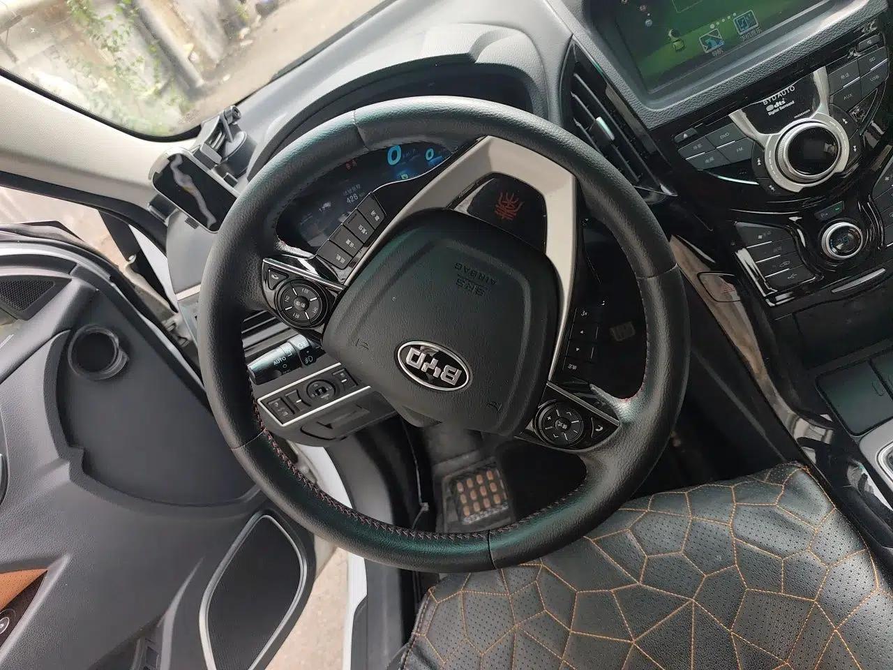 BYD Qin New Energy 2015 1.5T Dual-Crown Flagship Edition — миниатюра 11