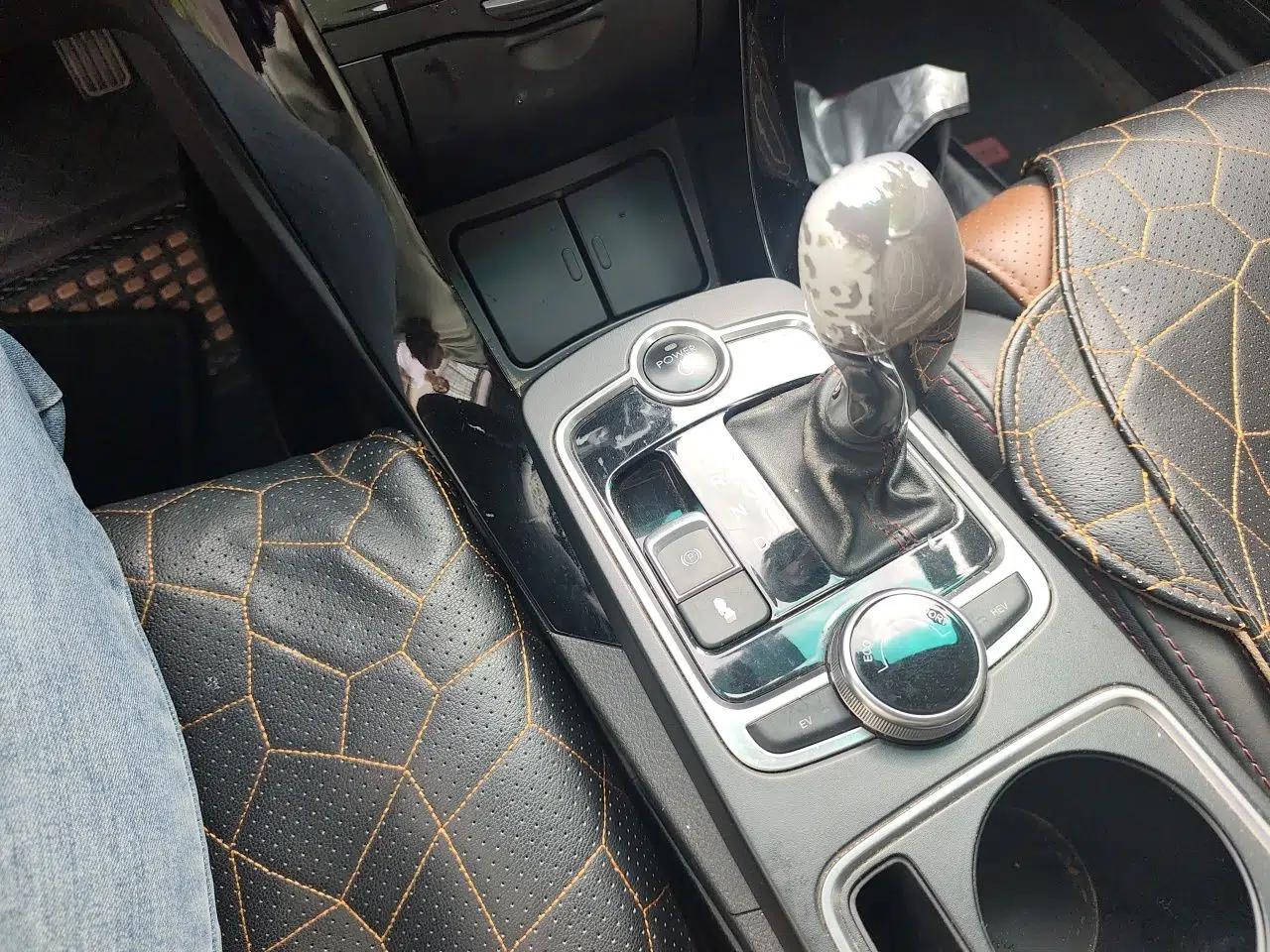 BYD Qin New Energy 2015 1.5T Dual-Crown Flagship Edition — миниатюра 15