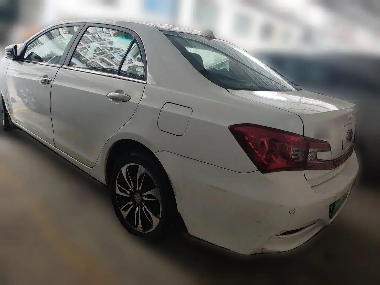BYD Qin New Energy 2015 1.5T Dual-Crown Flagship Edition — миниатюра 4