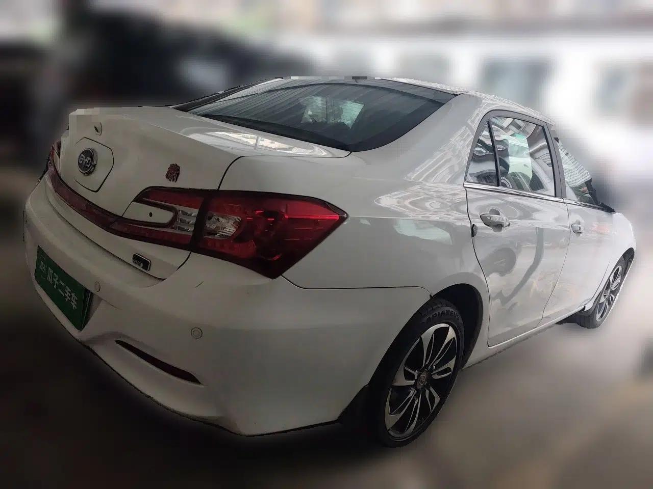 BYD Qin New Energy 2015 1.5T Dual-Crown Flagship Edition — миниатюра 6