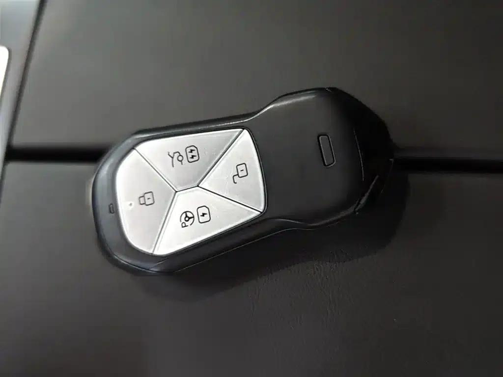 XPeng P7 2022 480E+ — миниатюра 9