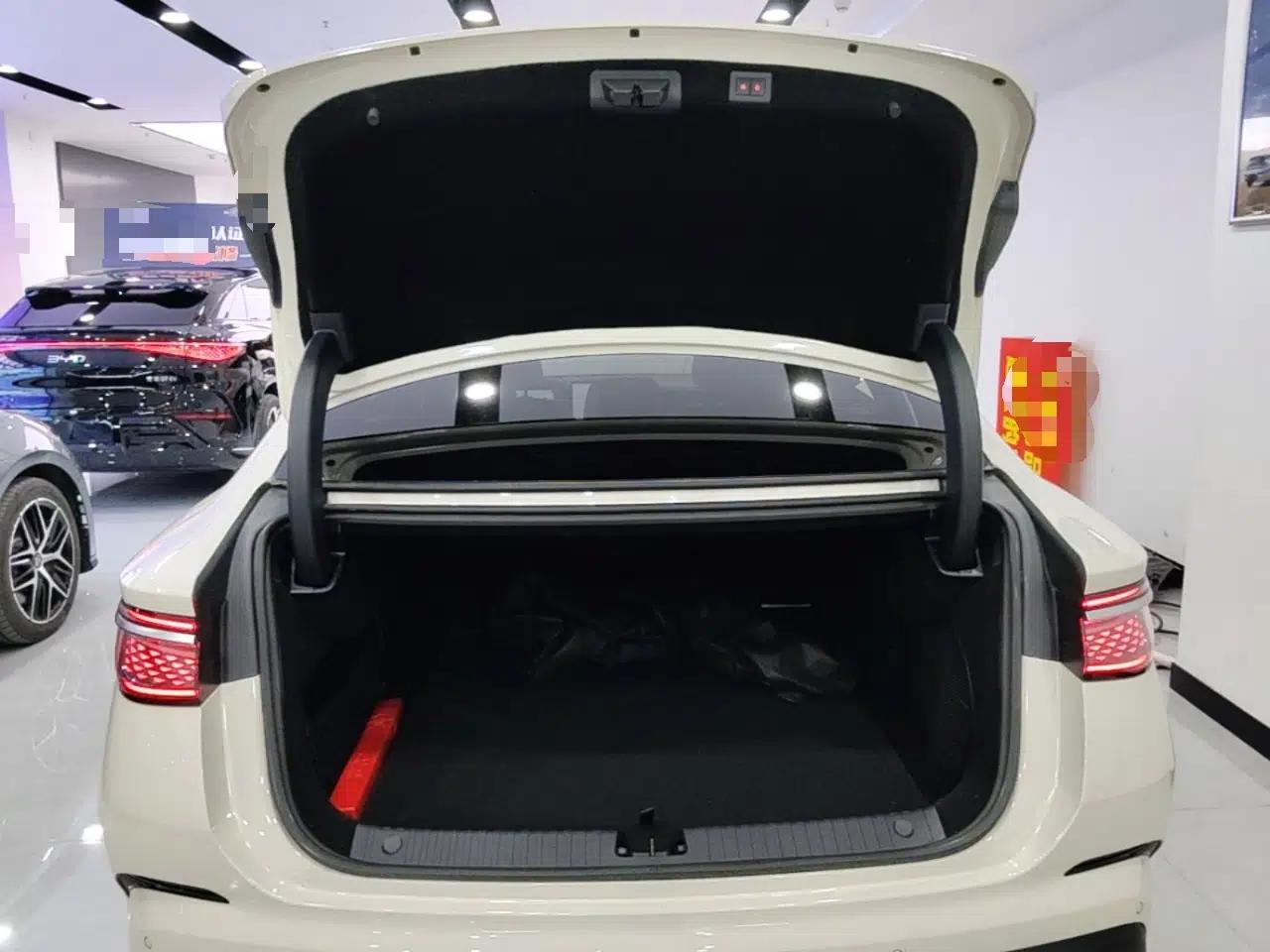 BYD Seal 07 DM-i 2026 DM-i 1.5T 230km Flagship Edition — миниатюра 22