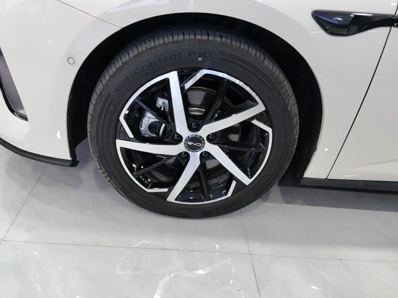 BYD Seal 07 DM-i 2026 DM-i 1.5T 230km Flagship Edition — миниатюра 8