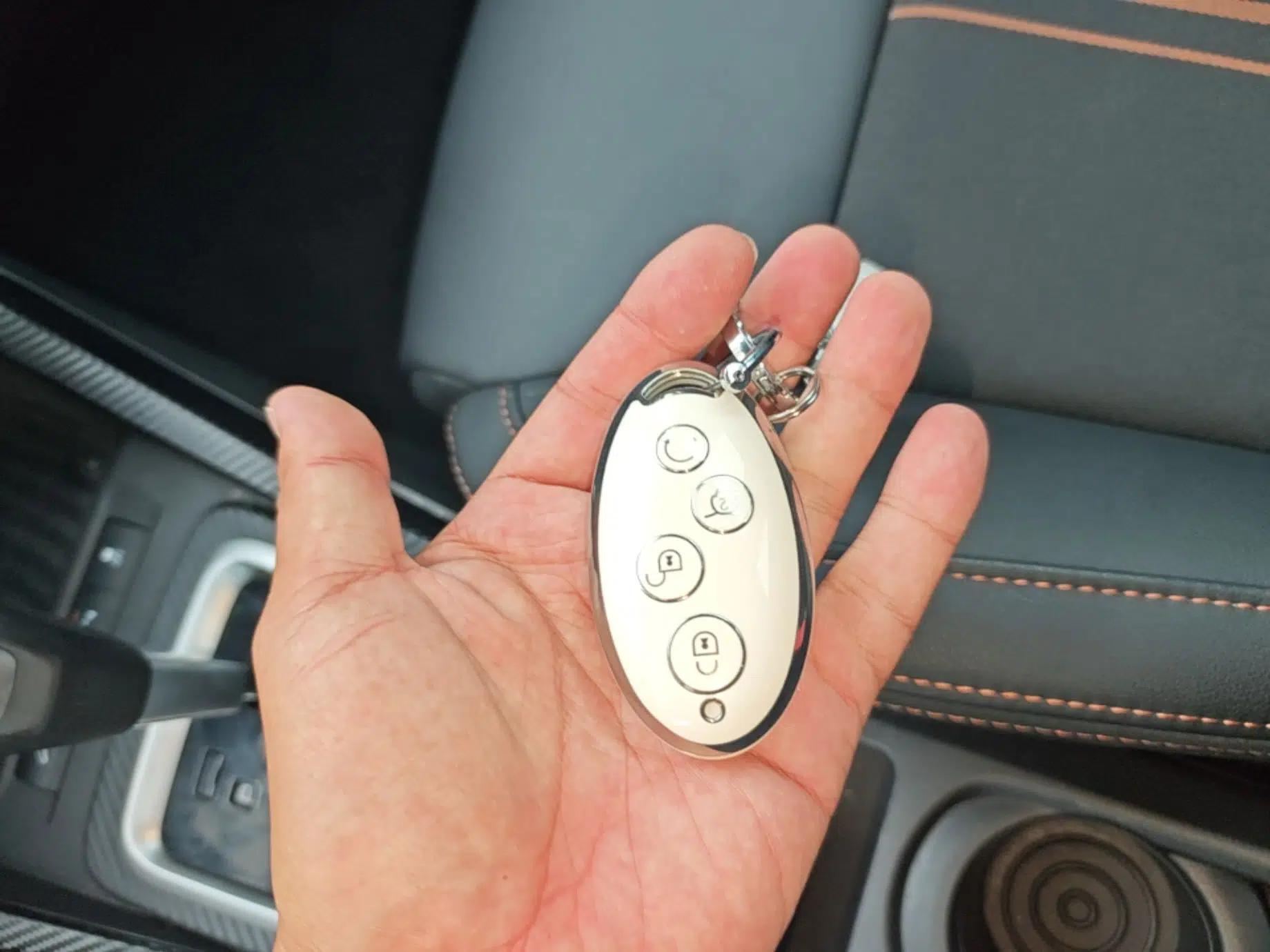 BYD Yuan 2017 1.5L Automatic Cool & Connected Model — миниатюра 12