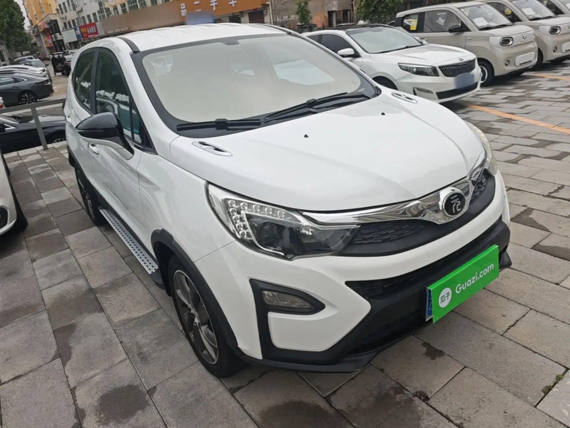 BYD Yuan 2017 1.5L Automatic Cool & Connected Model — миниатюра 3