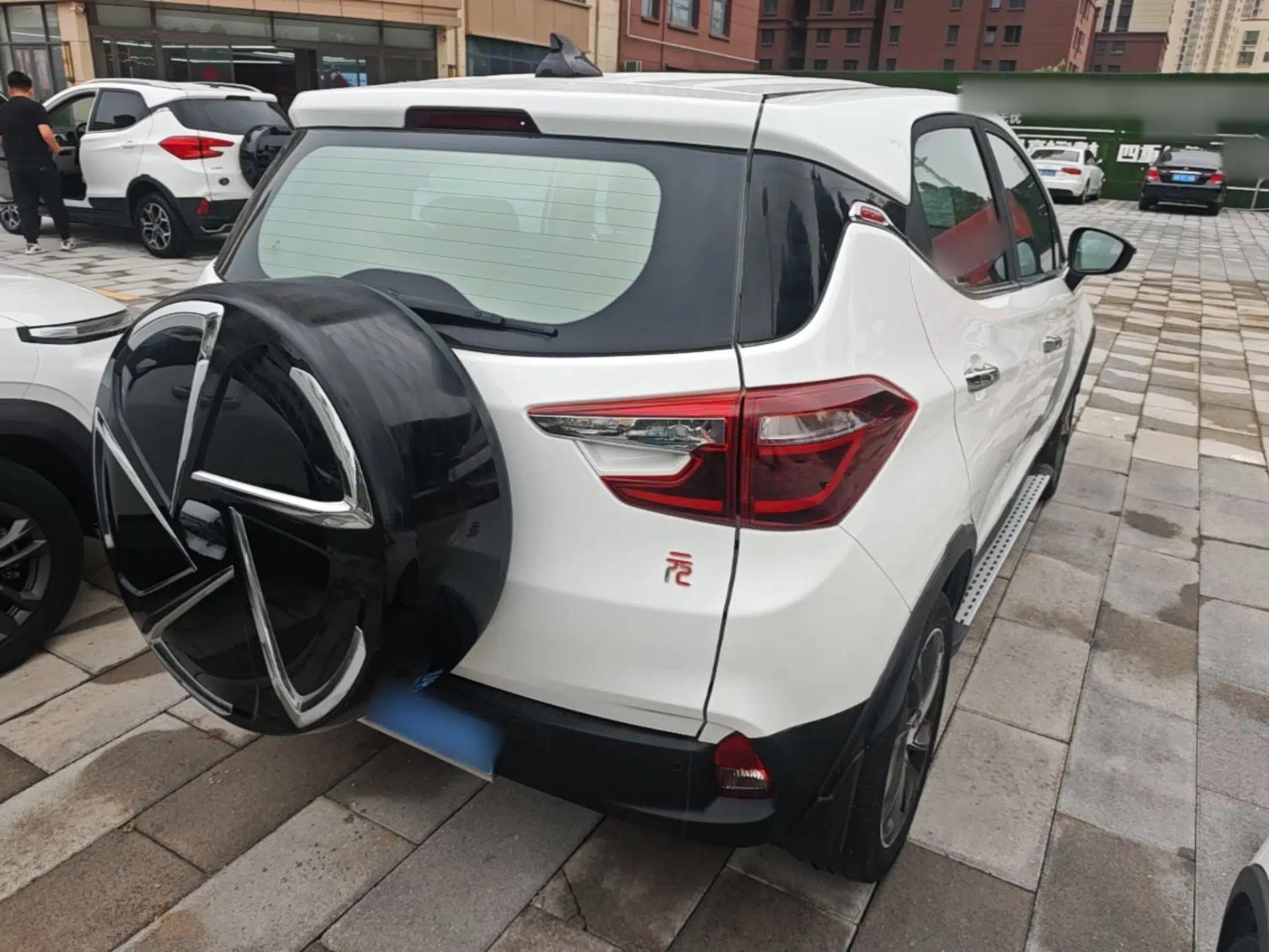 BYD Yuan 2017 1.5L Automatic Cool & Connected Model — миниатюра 6