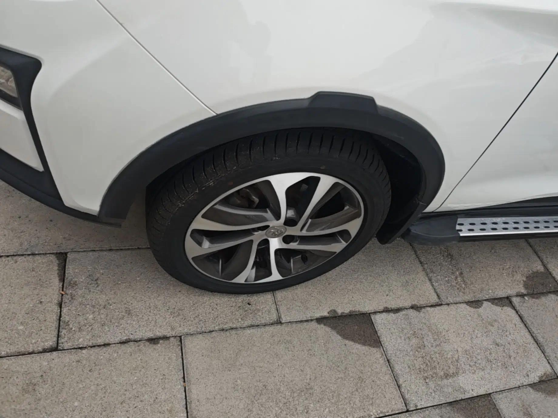 BYD Yuan 2017 1.5L Automatic Cool & Connected Model — миниатюра 8
