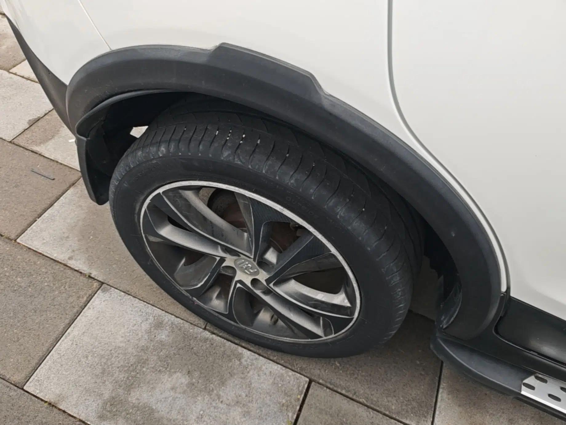 BYD Yuan 2017 1.5L Automatic Cool & Connected Model — миниатюра 10