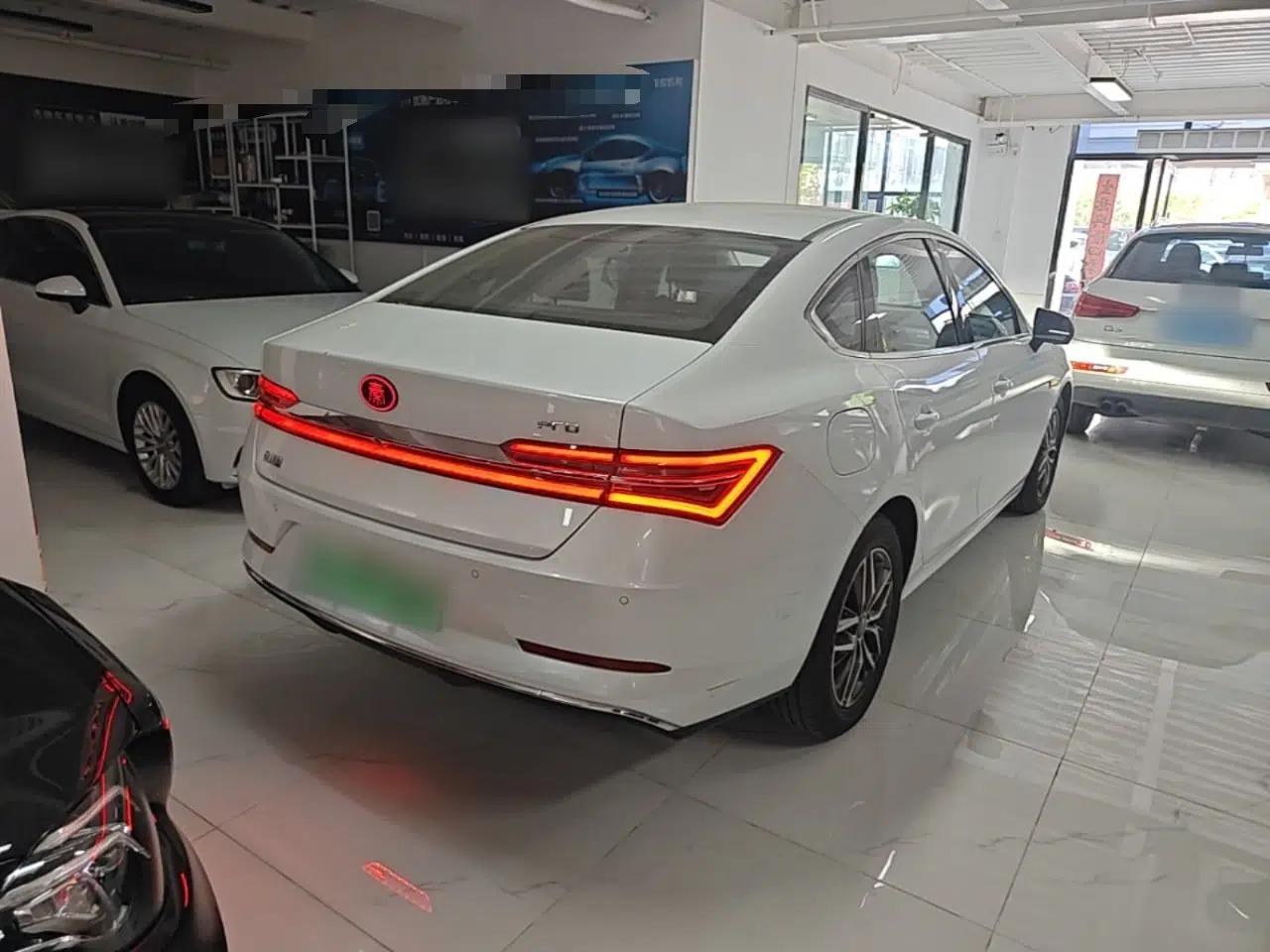 BYD Qin Pro New Energy 2018 EV500 Smart Connect Elite Model — миниатюра 6