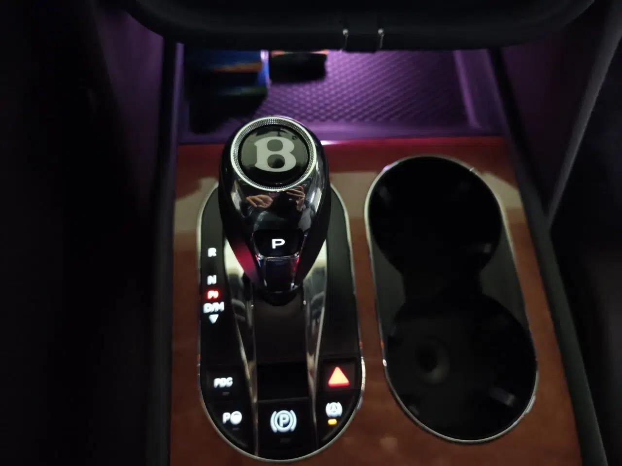 Bentley Bentayga 2018 4.0T V8 — миниатюра 15