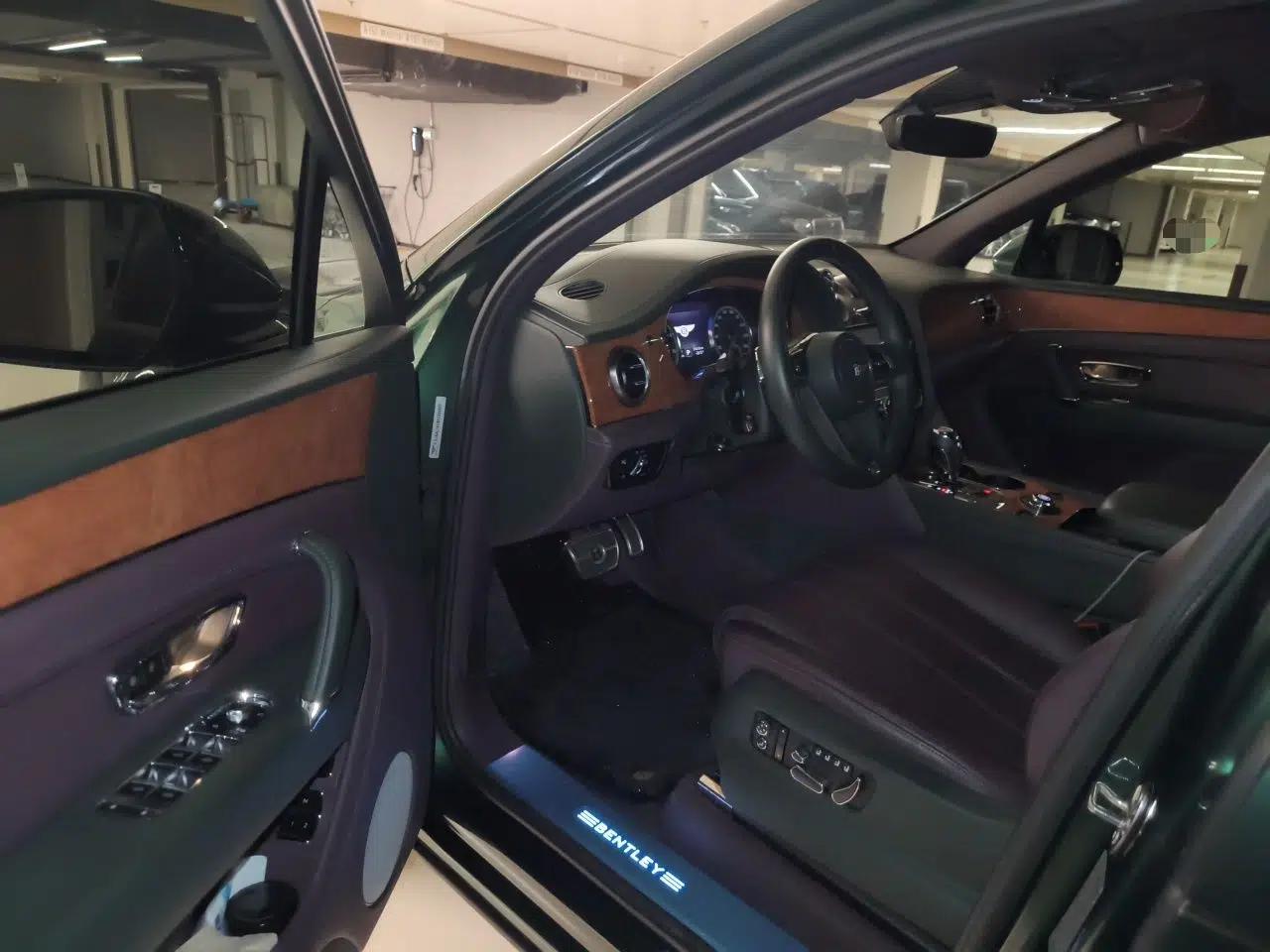 Bentley Bentayga 2018 4.0T V8 — миниатюра 17