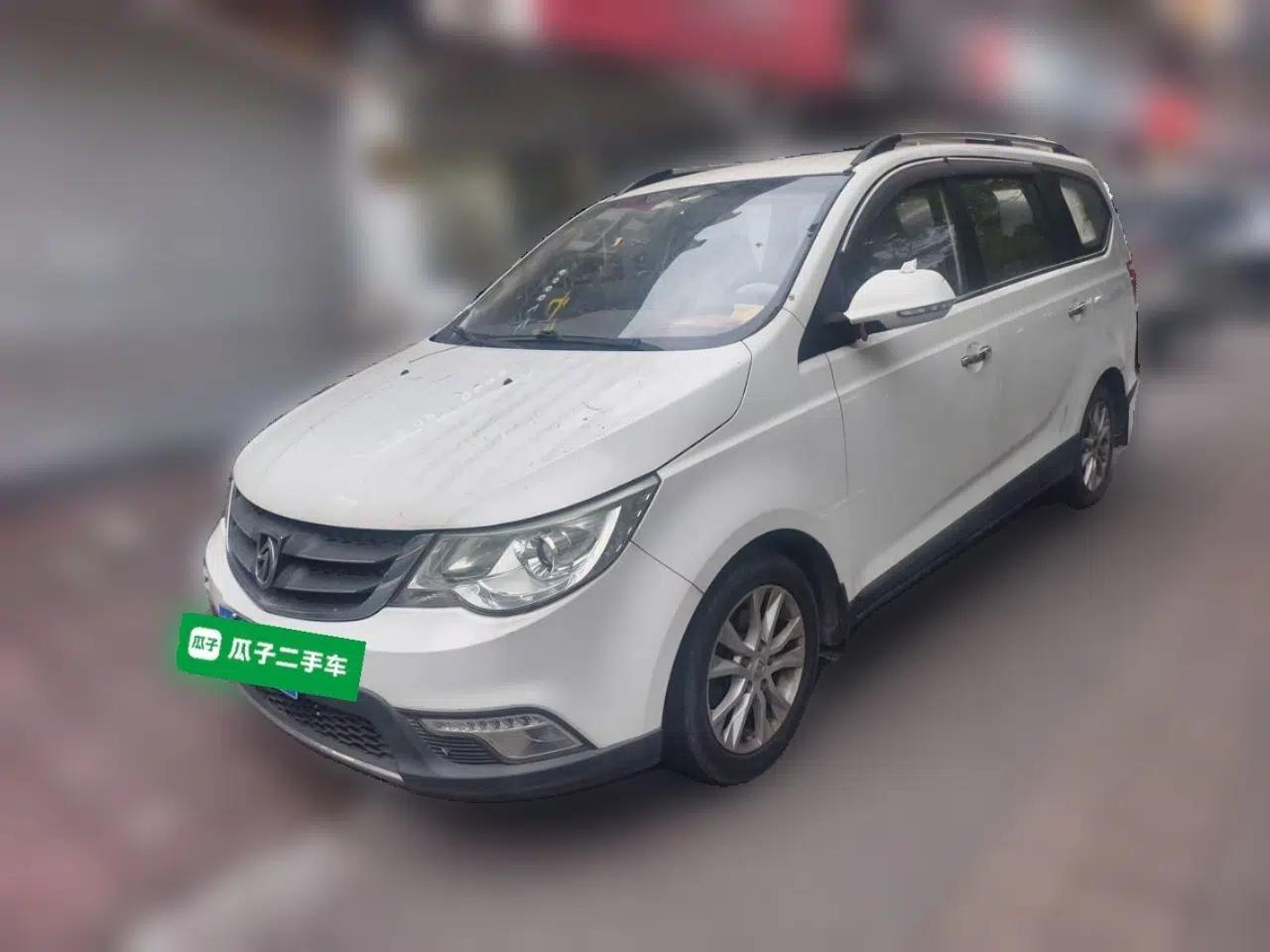 Baojun 730 2014 1.5L manual Comfort version 7 seats — миниатюра 1