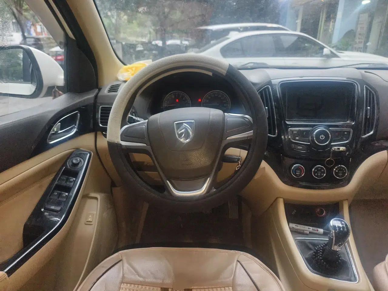 Baojun 730 2014 1.5L manual Comfort version 7 seats — миниатюра 11