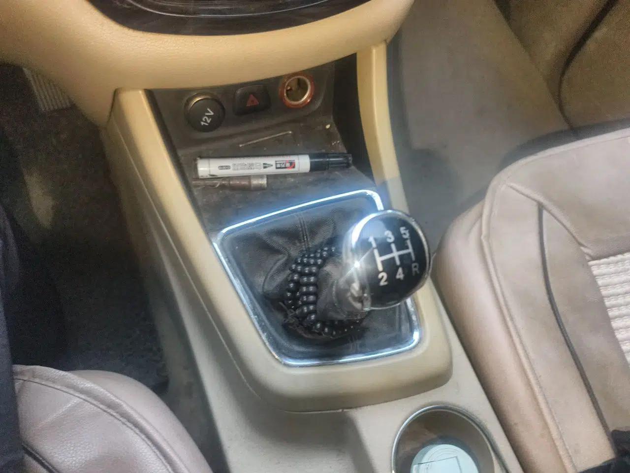 Baojun 730 2014 1.5L manual Comfort version 7 seats — миниатюра 15