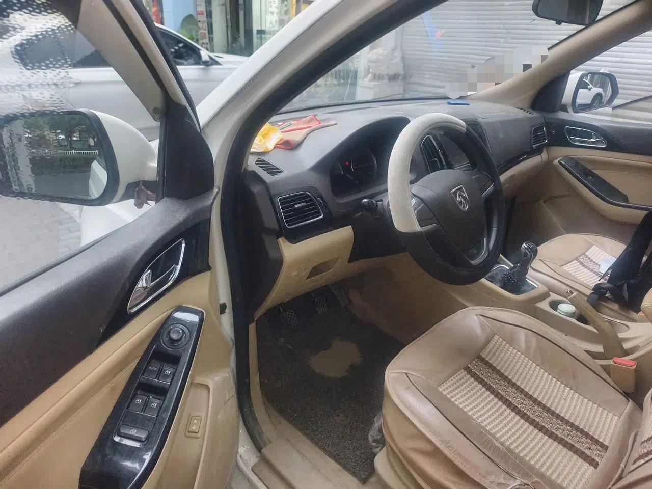 Baojun 730 2014 1.5L manual Comfort version 7 seats — миниатюра 17