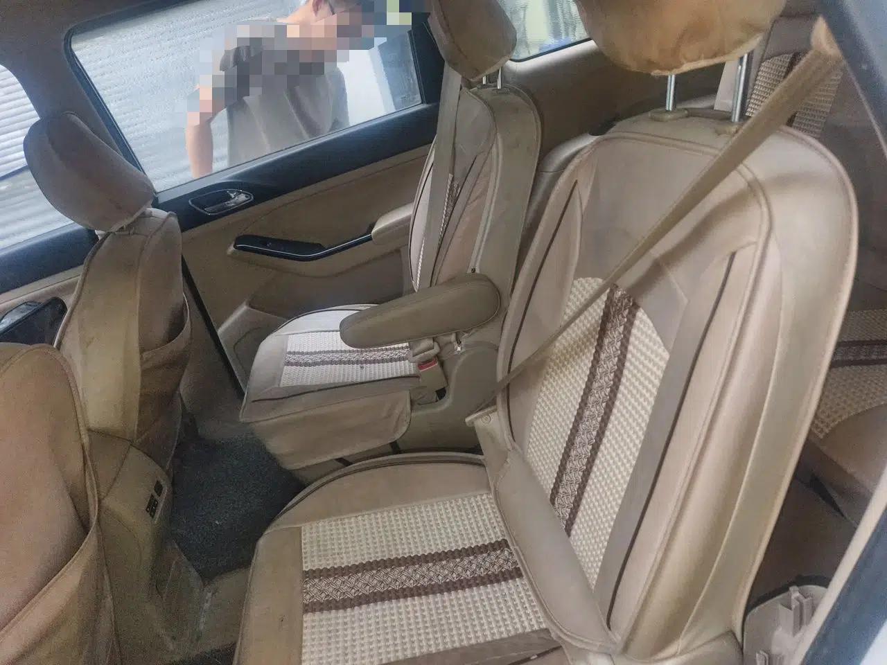 Baojun 730 2014 1.5L manual Comfort version 7 seats — миниатюра 18