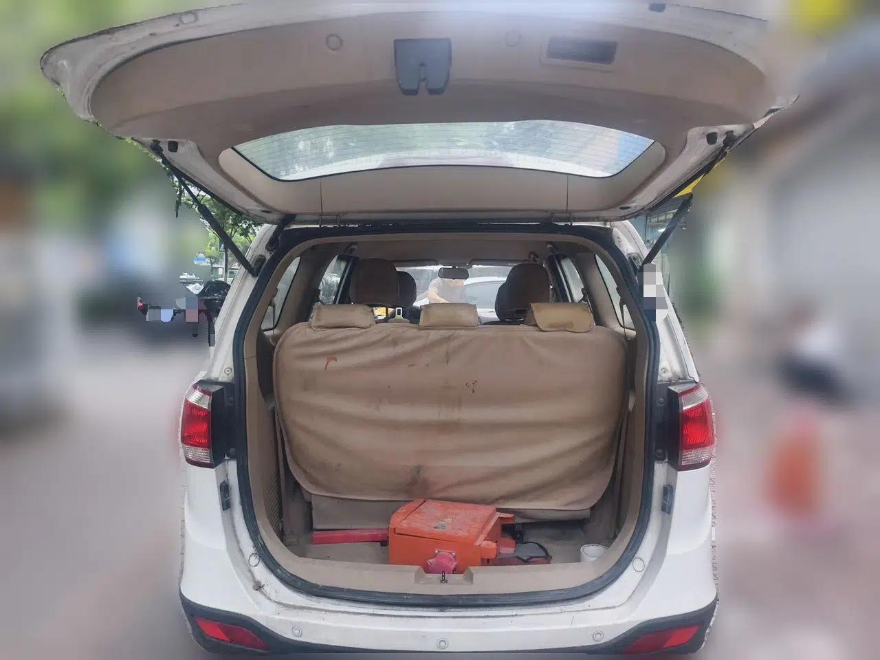 Baojun 730 2014 1.5L manual Comfort version 7 seats — миниатюра 20