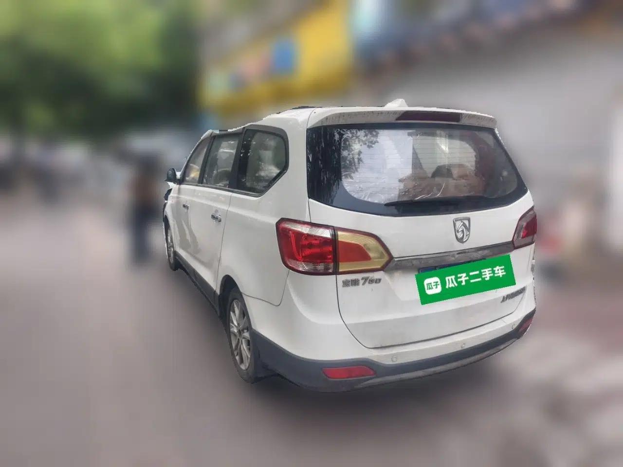 Baojun 730 2014 1.5L manual Comfort version 7 seats — миниатюра 4