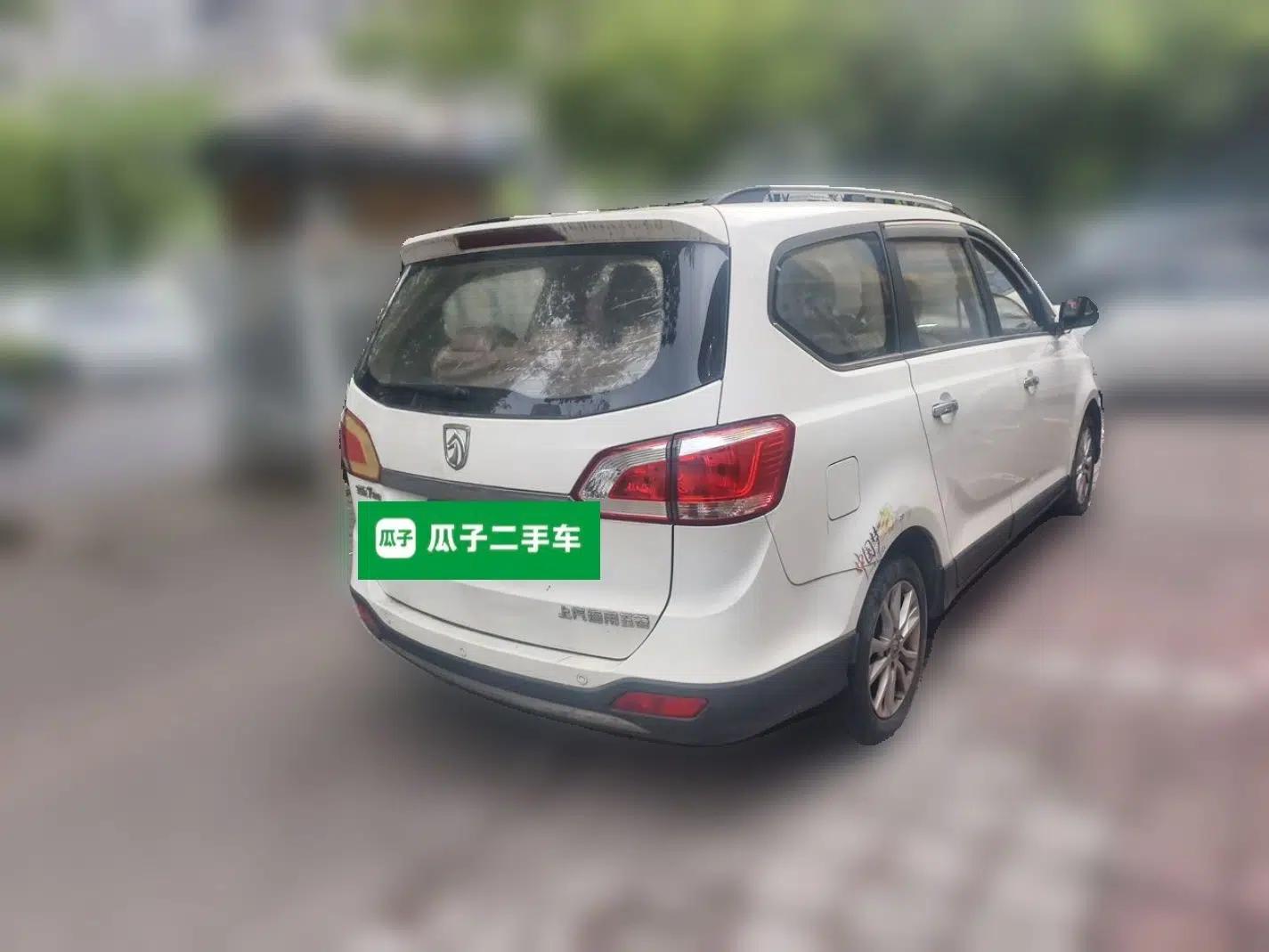 Baojun 730 2014 1.5L manual Comfort version 7 seats — миниатюра 6