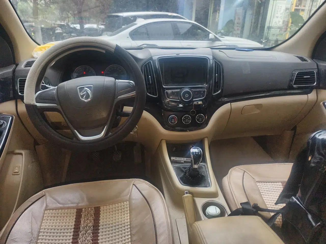 Baojun 730 2014 1.5L manual Comfort version 7 seats — миниатюра 10