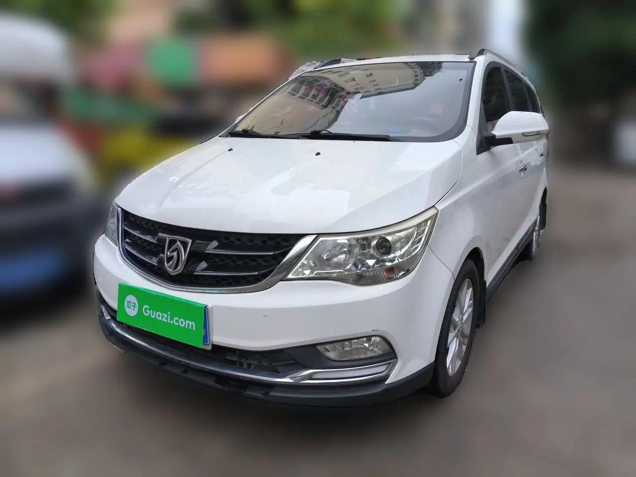 Baojun 730 2016 1.5T Manual Comfort Version 7 Seats — миниатюра 1