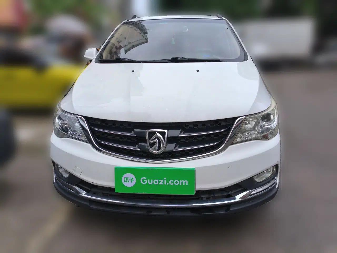 Baojun 730 2016 1.5T Manual Comfort Version 7 Seats — миниатюра 2
