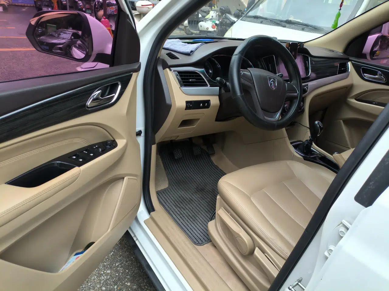 Baojun 730 2016 1.5T Manual Comfort Version 7 Seats — миниатюра 17
