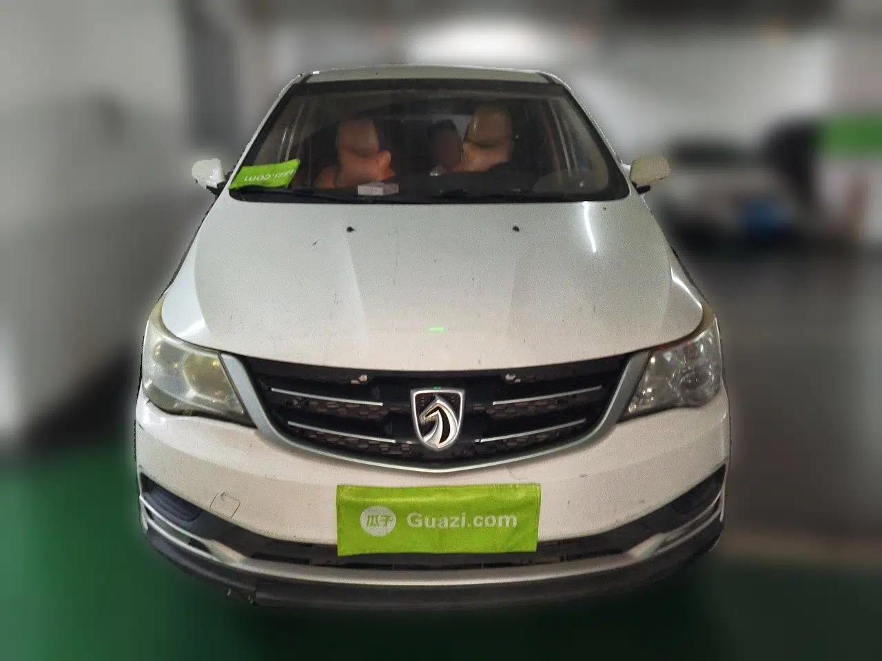 Baojun 730 2016 1.5L Manual Standard Version 7 Seats — миниатюра 2