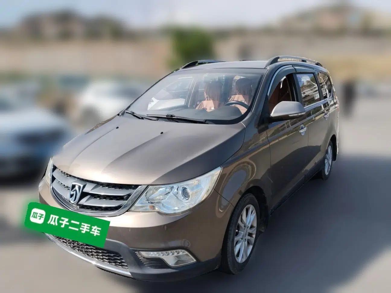 Baojun 730 2014 1.5L manual Comfort version 7 seats — миниатюра 1