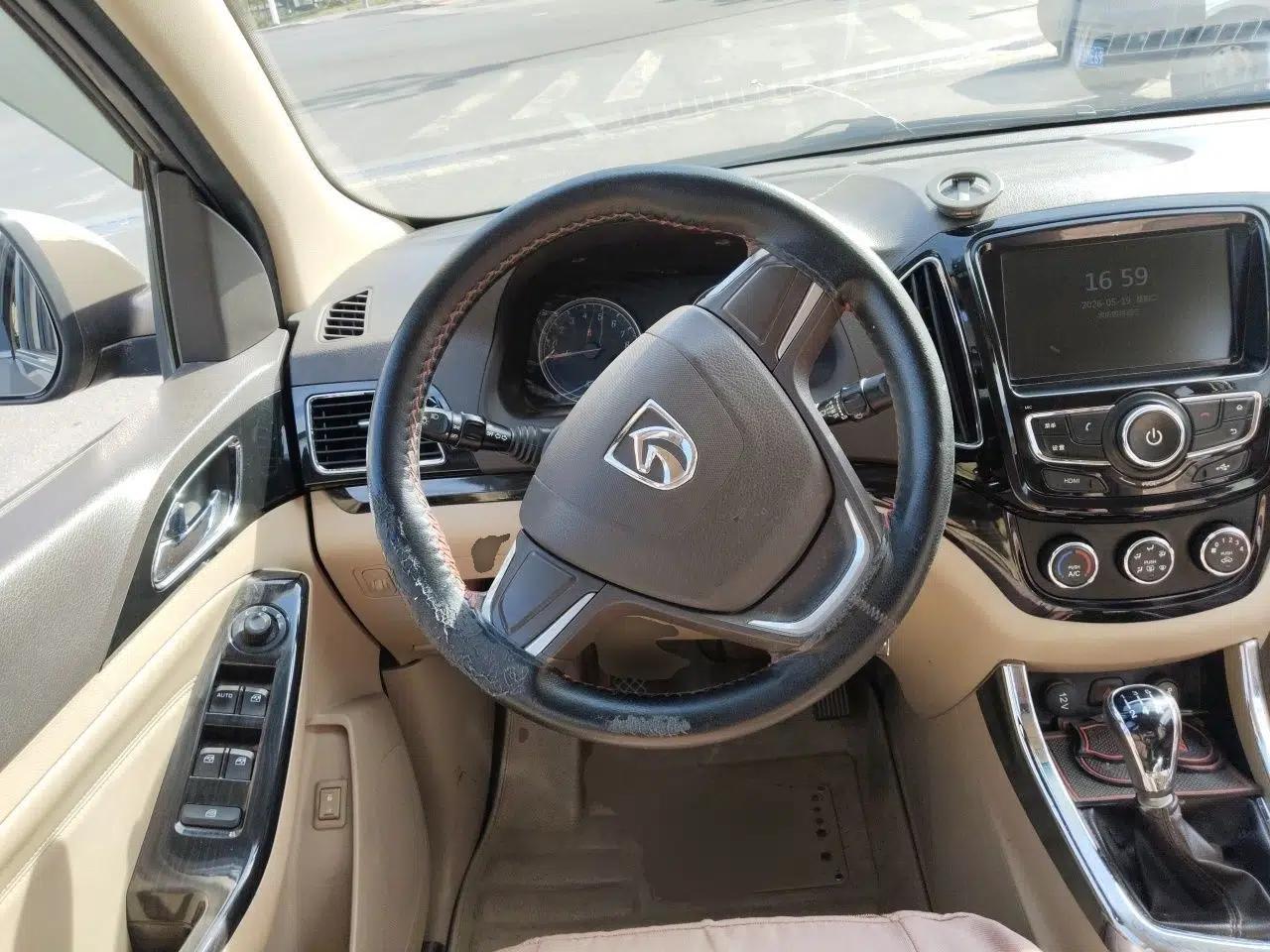 Baojun 730 2014 1.5L manual Comfort version 7 seats — миниатюра 11