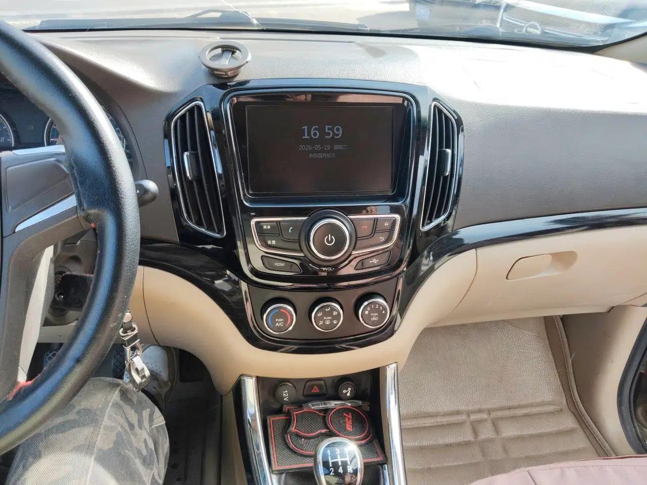 Baojun 730 2014 1.5L manual Comfort version 7 seats — миниатюра 14