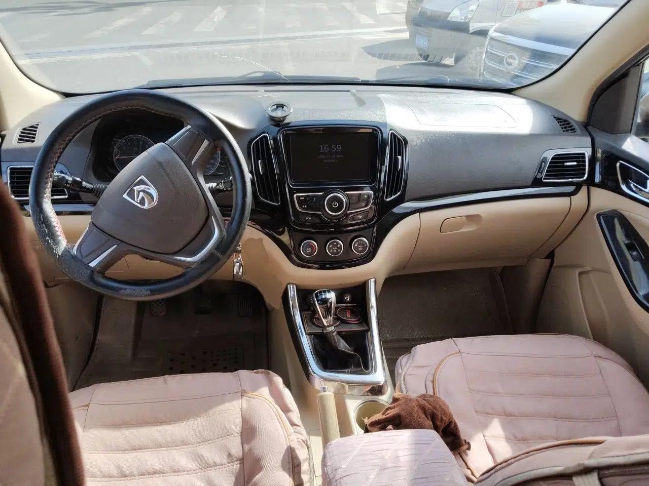 Baojun 730 2014 1.5L manual Comfort version 7 seats — миниатюра 10