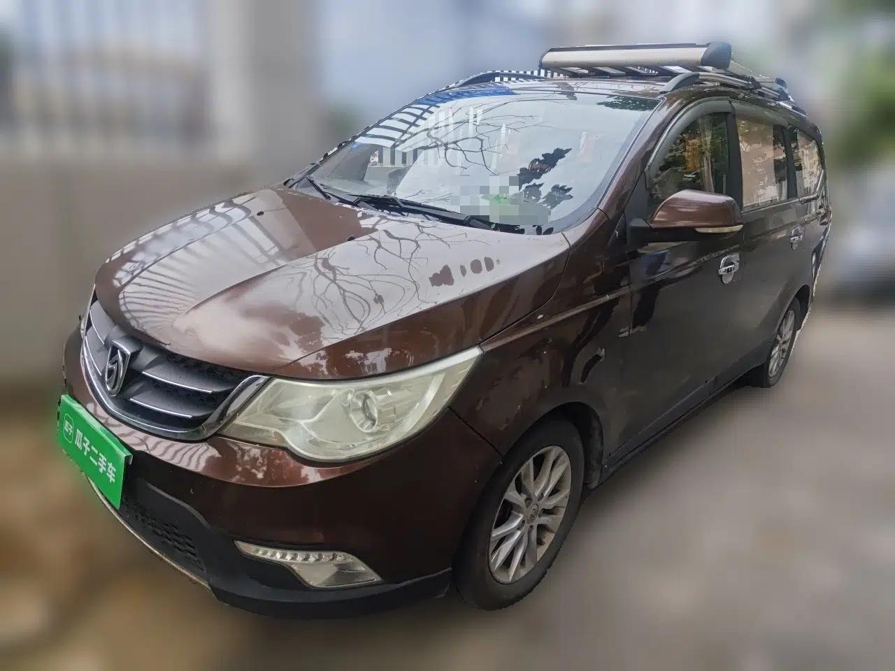 Baojun 730 2014 1.5L manual Comfort version 7 seats — миниатюра 1
