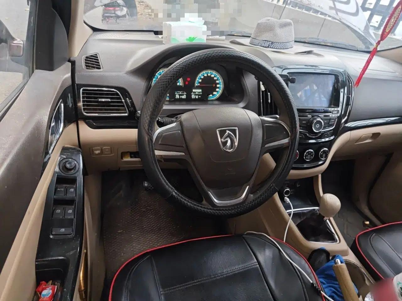 Baojun 730 2014 1.5L manual Comfort version 7 seats — миниатюра 11