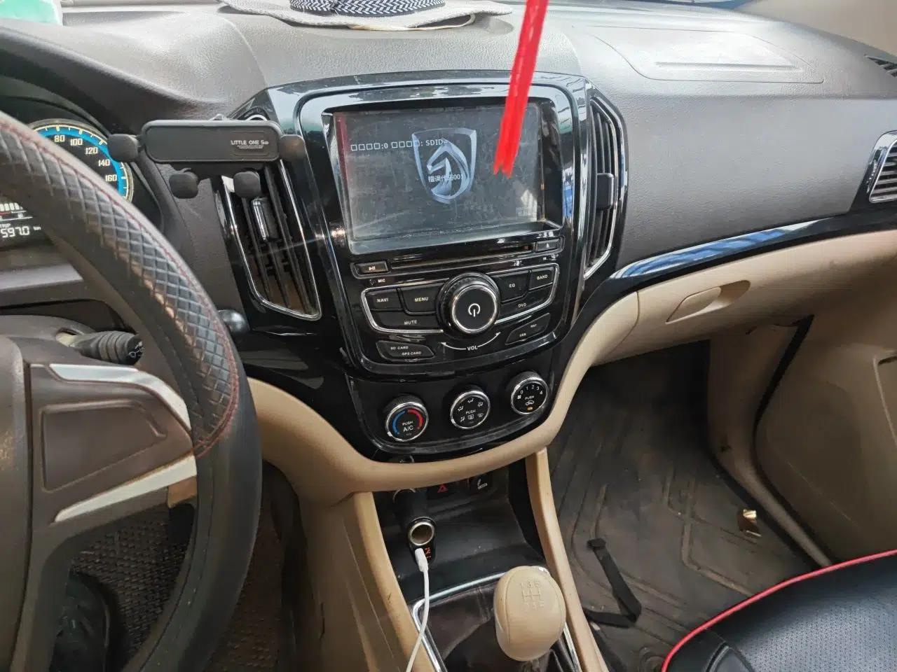 Baojun 730 2014 1.5L manual Comfort version 7 seats — миниатюра 14