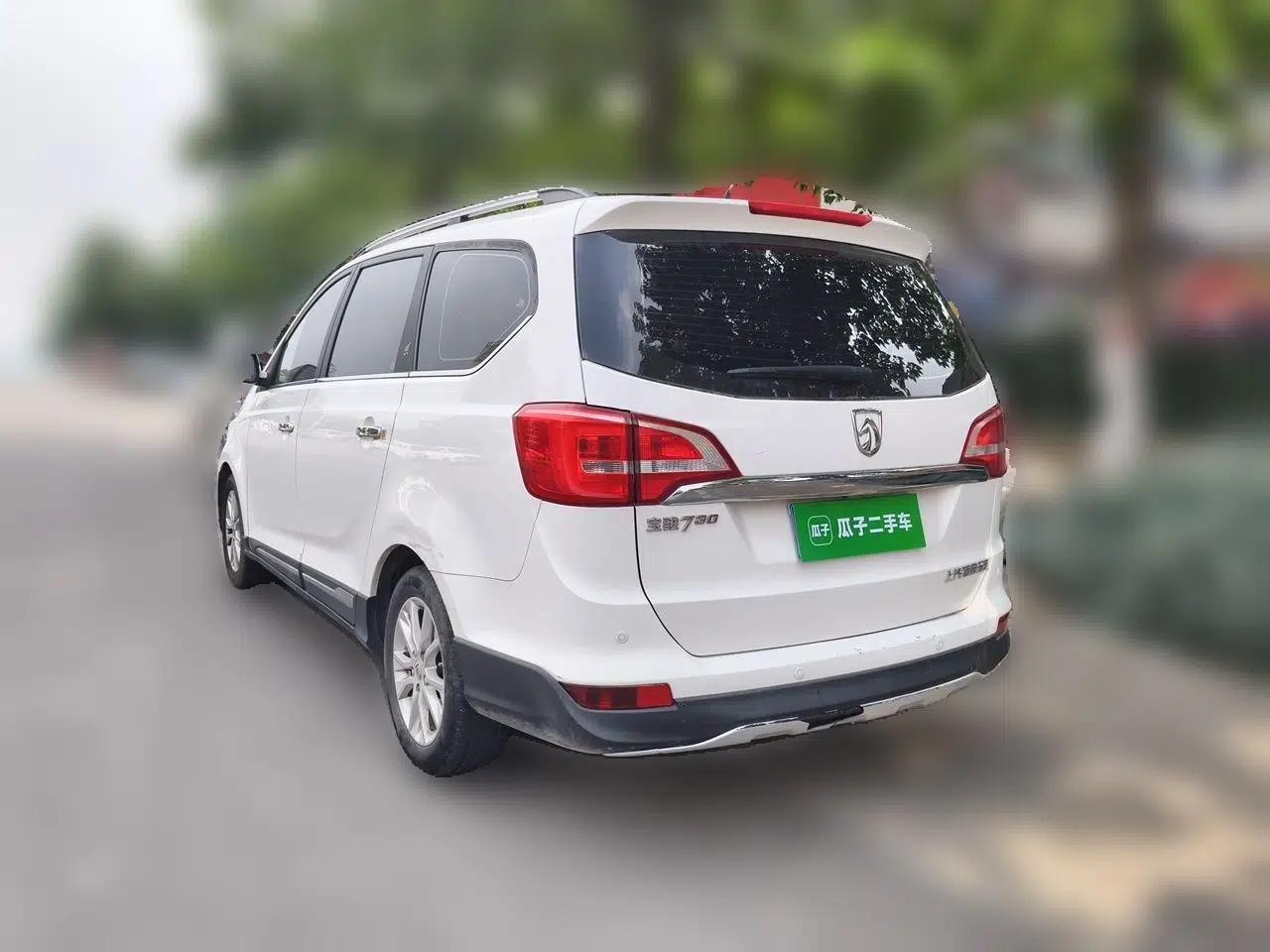 Baojun 730 2016 1.5L Manual Comfort Version 7 Seats China V Emission Standard — миниатюра 4