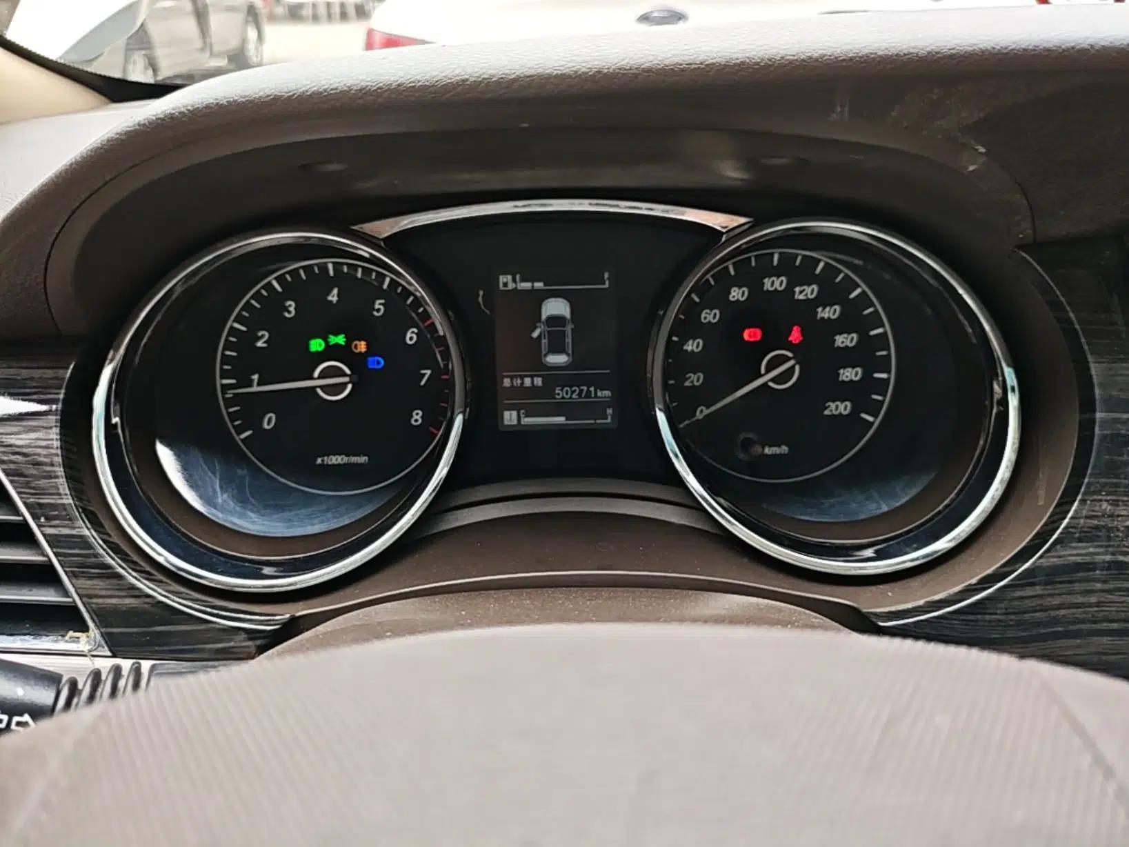 Baojun 730 2016 1.8L Manual Luxury Edition 7 Seats — миниатюра 15