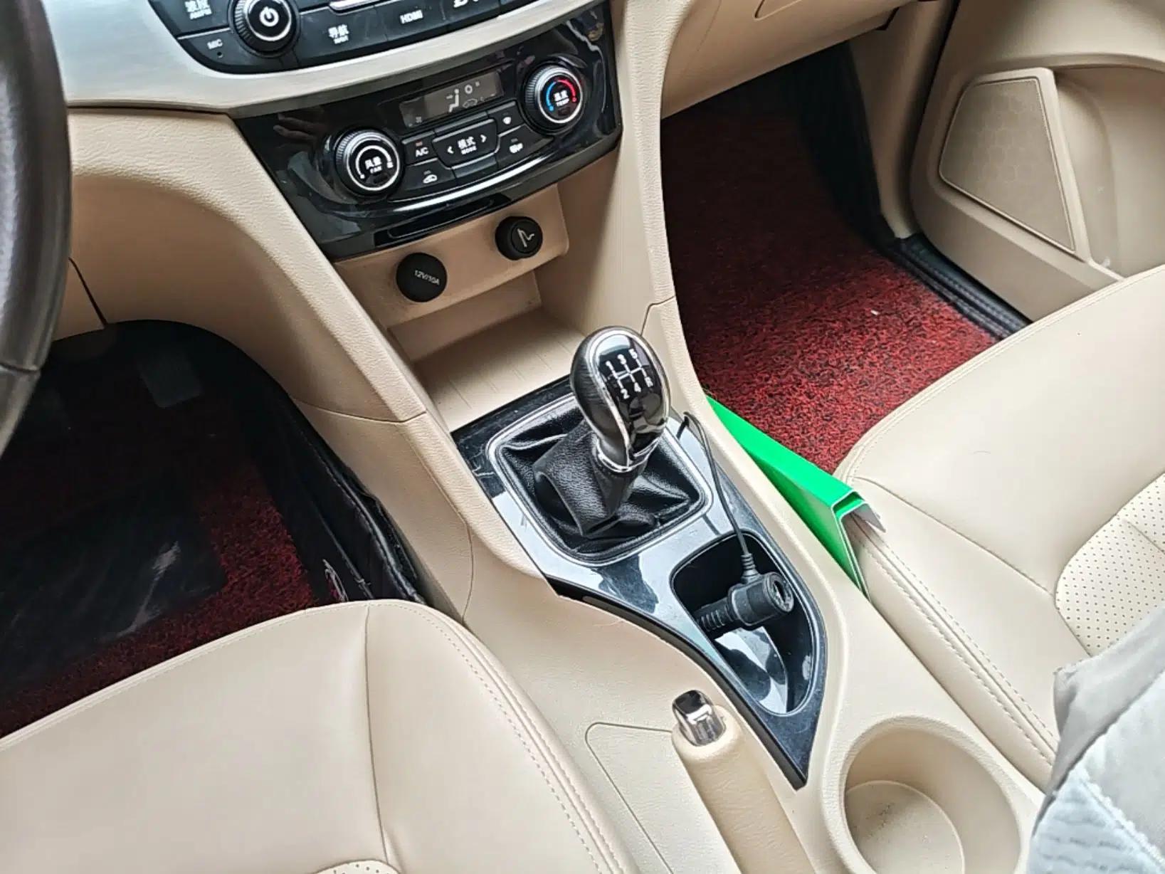 Baojun 730 2016 1.8L Manual Luxury Edition 7 Seats — миниатюра 17