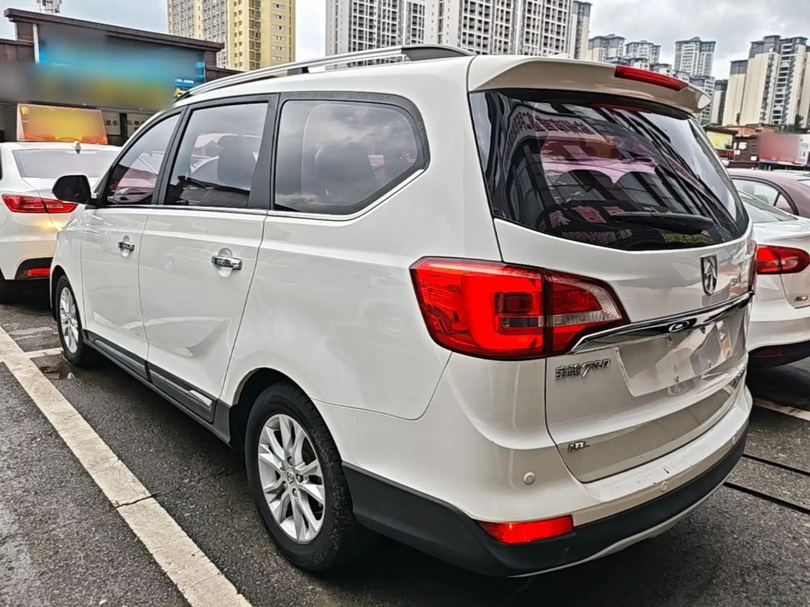 Baojun 730 2016 1.8L Manual Luxury Edition 7 Seats — миниатюра 4